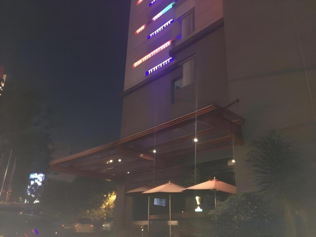 จี สวีท โฮเทล บาย อมิทยา Hotel สุราบายา ภายนอก รูปภาพ