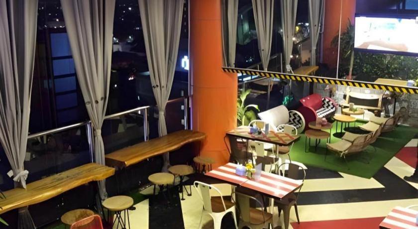 จี สวีท โฮเทล บาย อมิทยา Hotel สุราบายา ภายนอก รูปภาพ